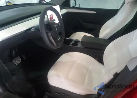 2025 Tesla Model Y from USA, damaged, VIN 7SAYGDED5SA377316